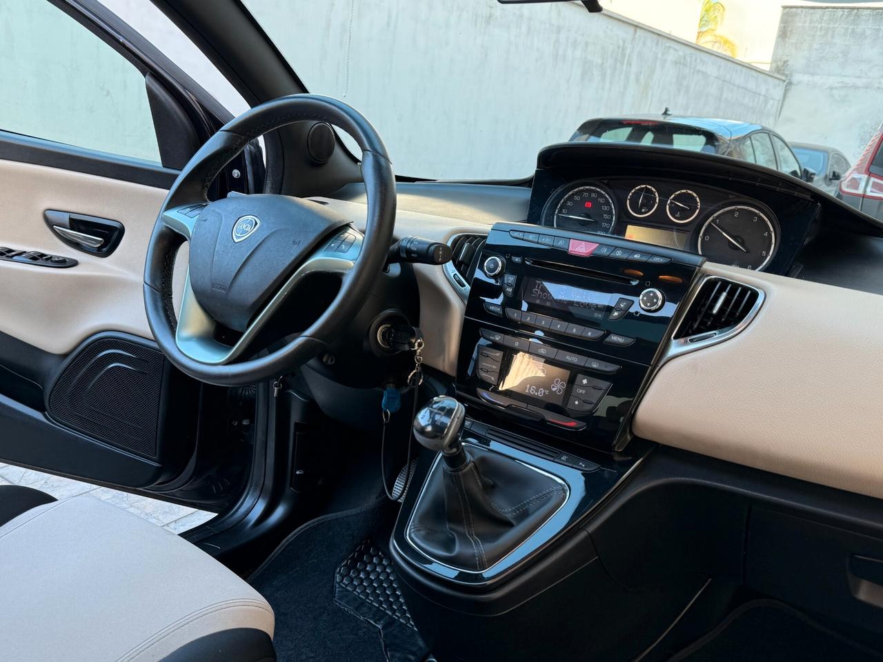 Lancia Ypsilon 1.3 MJT Platinum *TETTO APRIBILE