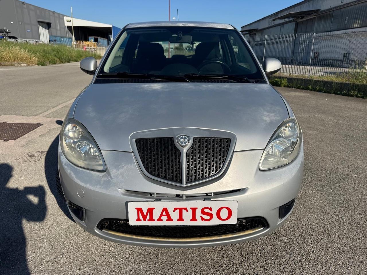 Lancia Ypsilon 1.2 benzina Versus. km 122.000