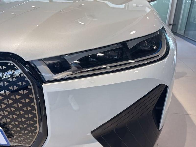 BMW iX xDrive40 MSPORT