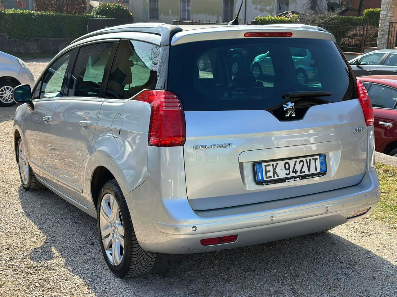 Peugeot 5008 1.6 HDi 115CV ALURE 7 POSTI TETTO KMCERT GARANZ