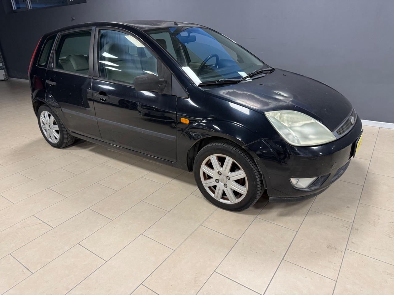 Ford Fiesta 1.4 16V 5p. Ghia