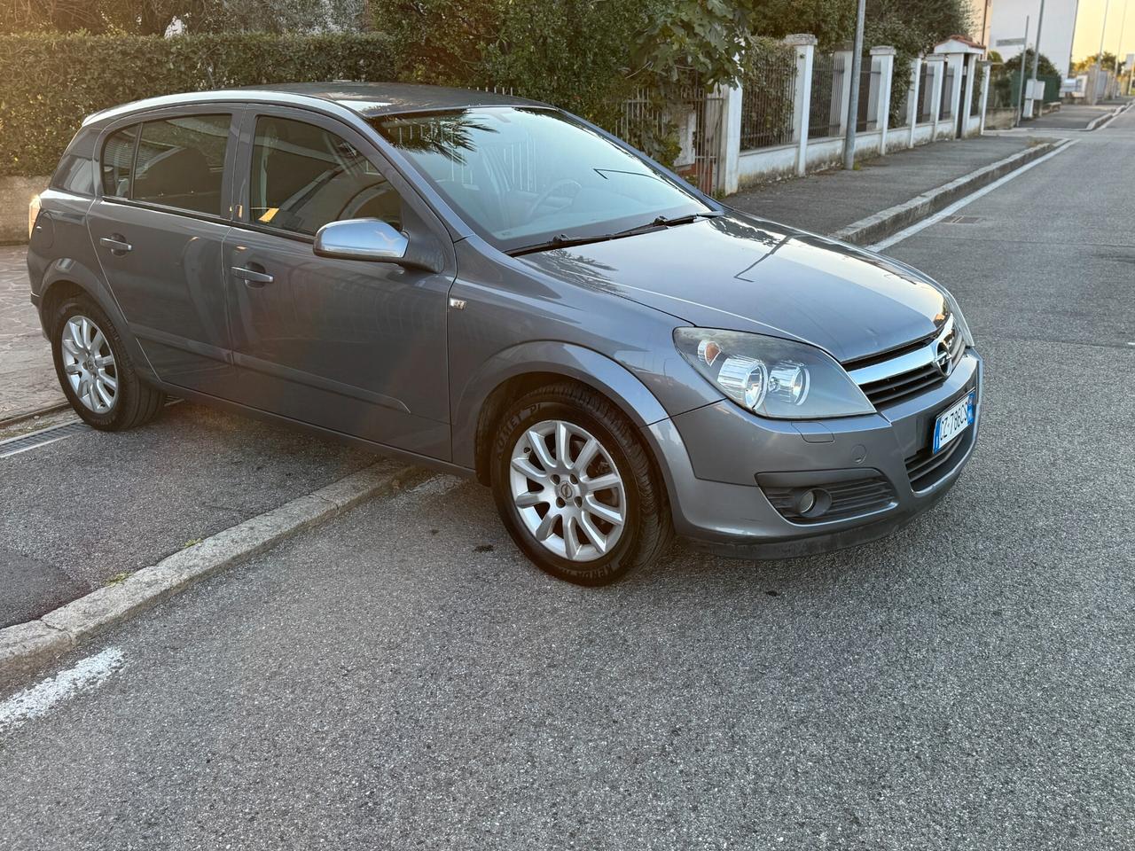 Opel Astra 1.4 16V Twinport 5 porte Enjoy