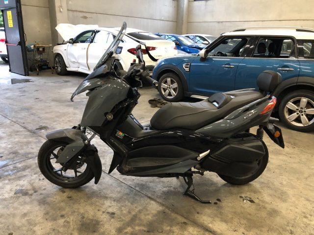 YAMAHA X-MAX 300 *VA IN MOTO*