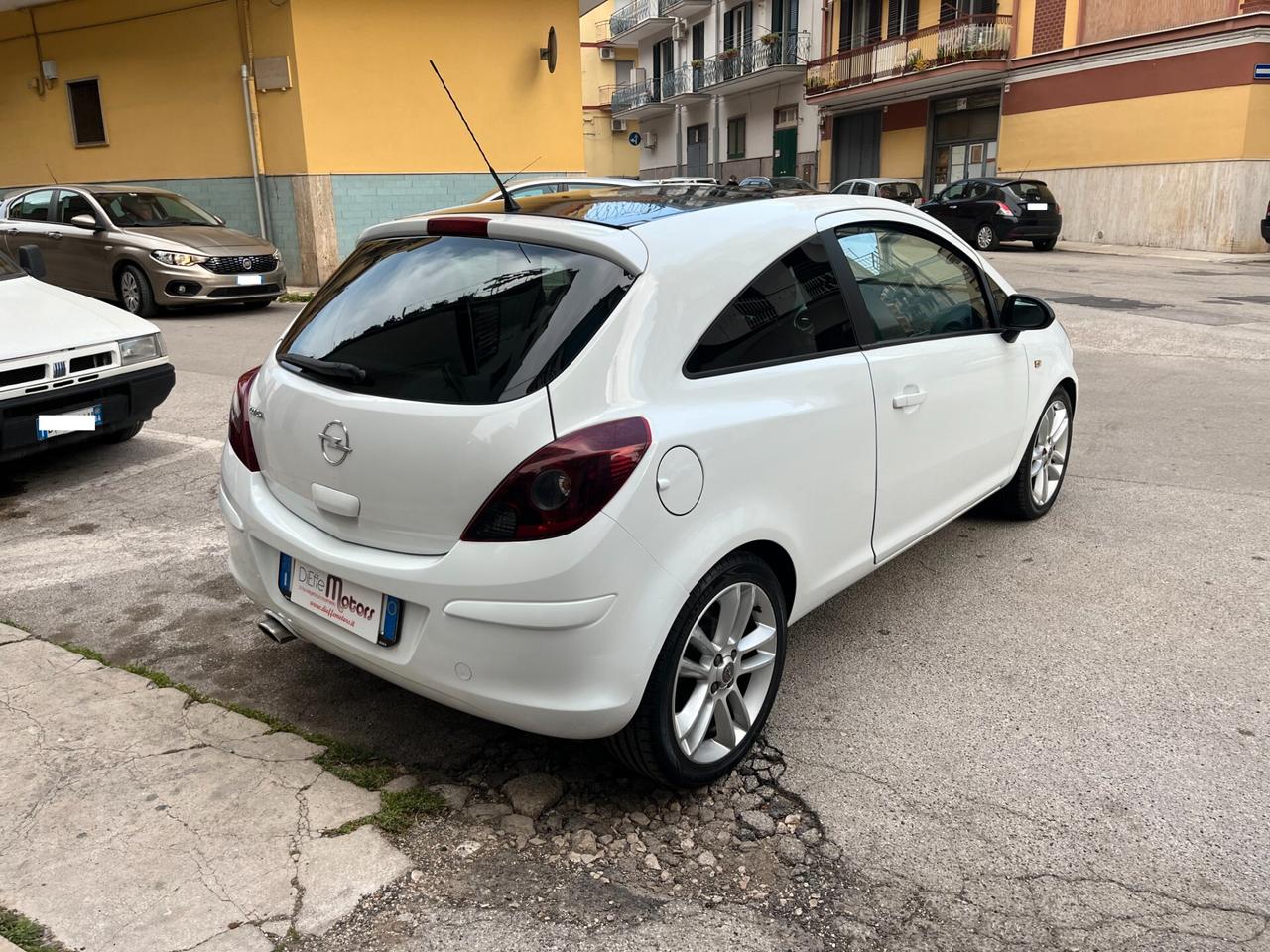 Opel Corsa 1.4 16V 3 porte Sport