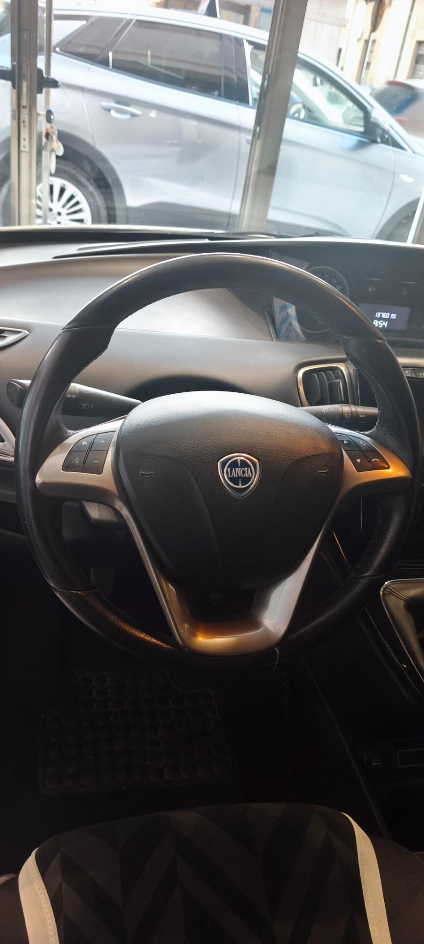 Lancia Ypsilon 1.2 69CV Gold SENSORI 2016