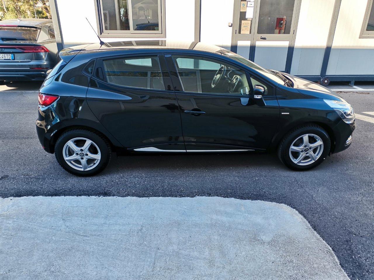 Renault Clio 5 Porte Clio 5p 1.2 Life (wave) 75cv E6