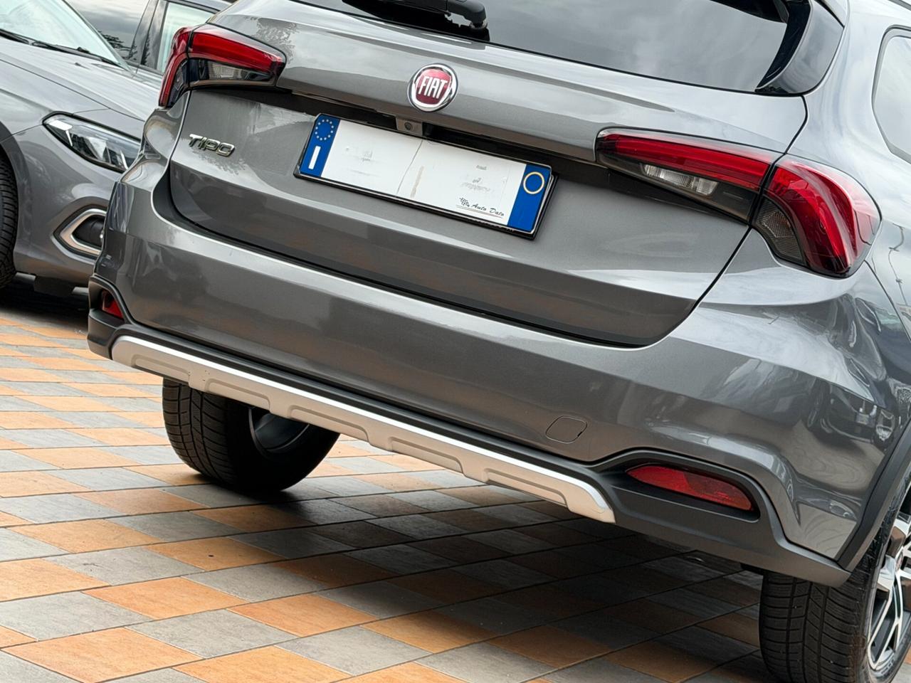 Fiat Tipo SW 1.6 M.JET 130 cv. CROSS (Autocarro 5 posti N1)