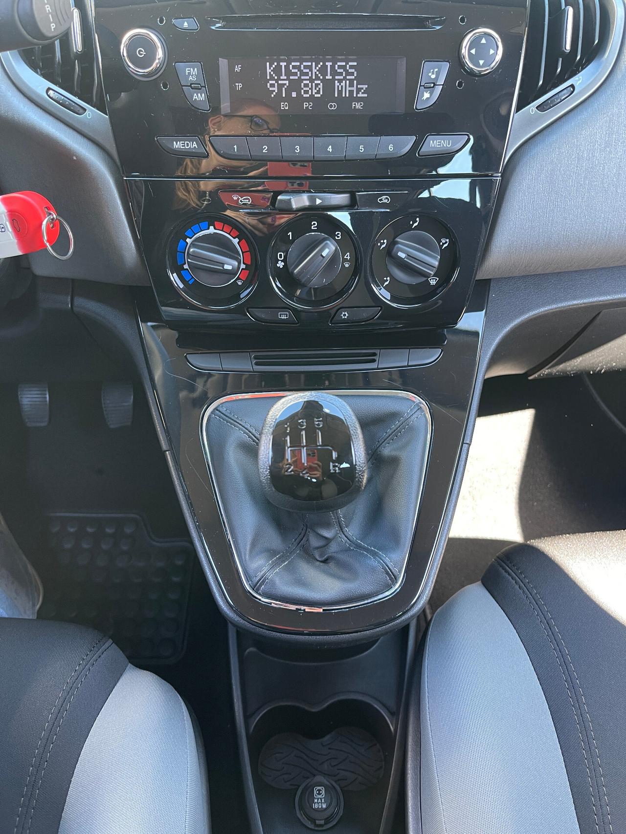 Lancia Ypsilon 1.2 69 CV Silver - neopatentati