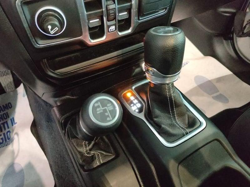 Jeep Wrangler UNLIMITED 2.0 TURBO SAHARA AUTO
