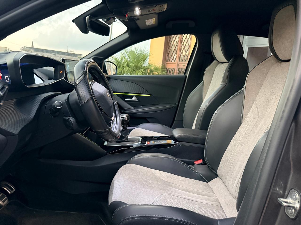 Peugeot 208 BlueHDi 100 CV- GT LINE- 2021-FULL