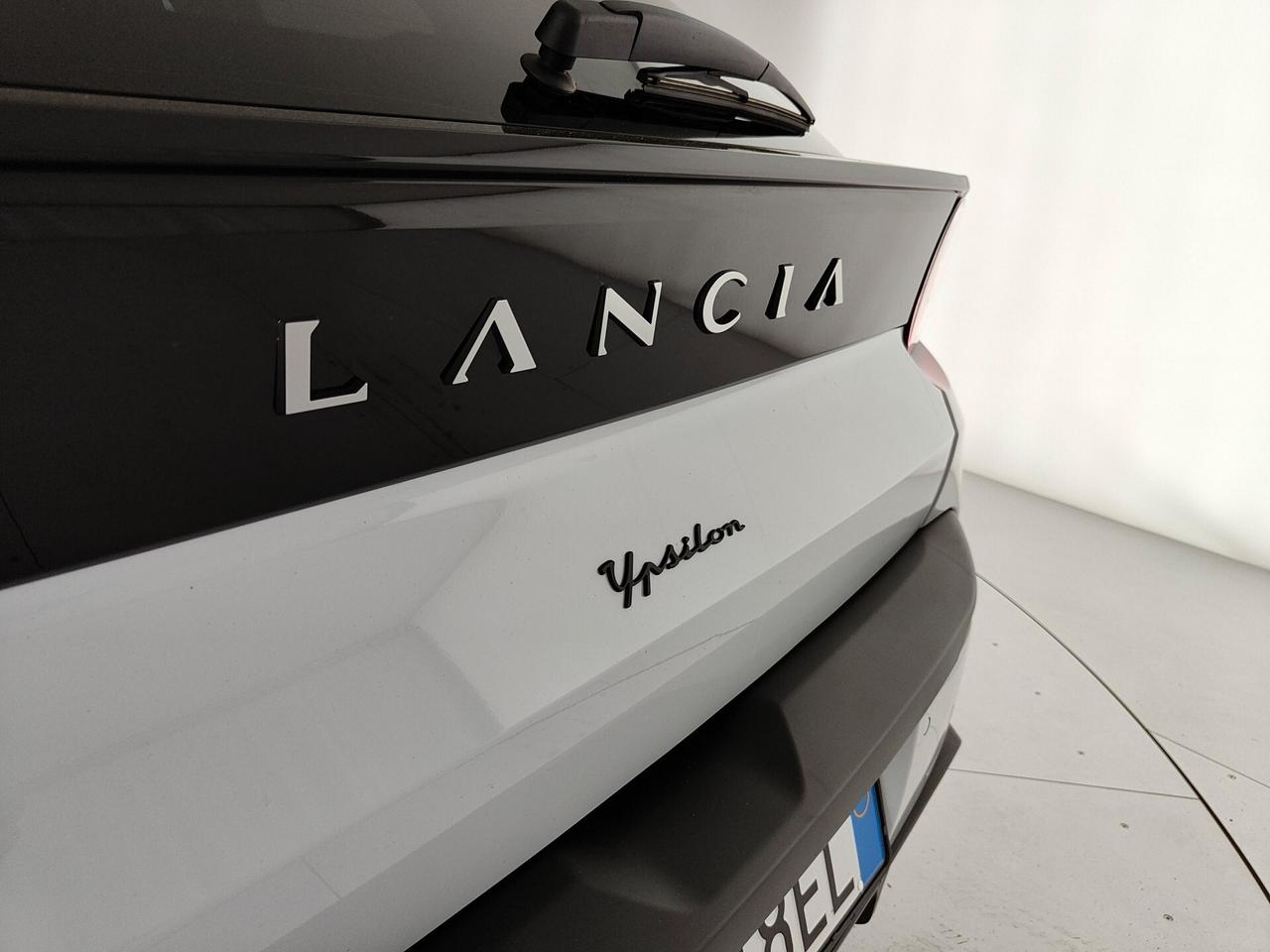 Lancia Ypsilon Hybrid e-DCT HF Line