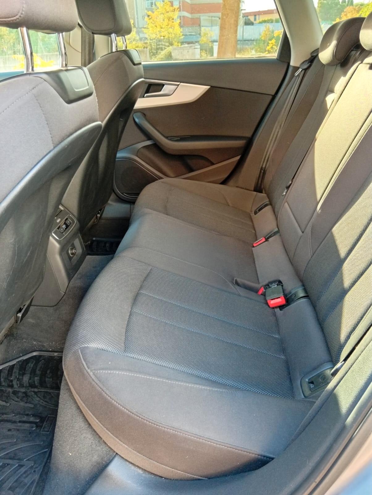 Audi A4 Avant 40 TDI quattro S tronic Business