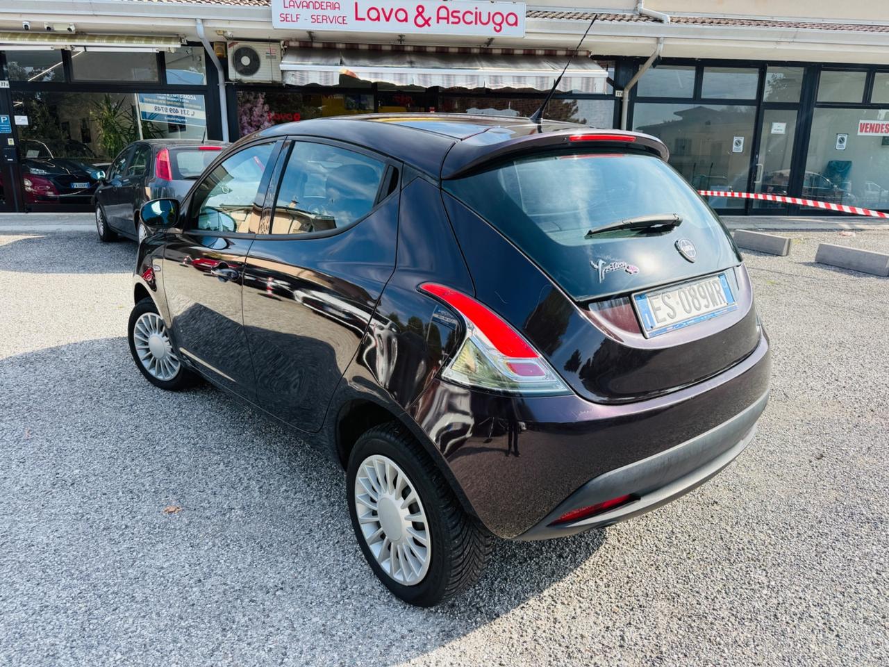 Lancia Ypsilon 0.9 TwinAir 85 CV 5 porte Metano Ecochic Elefantino