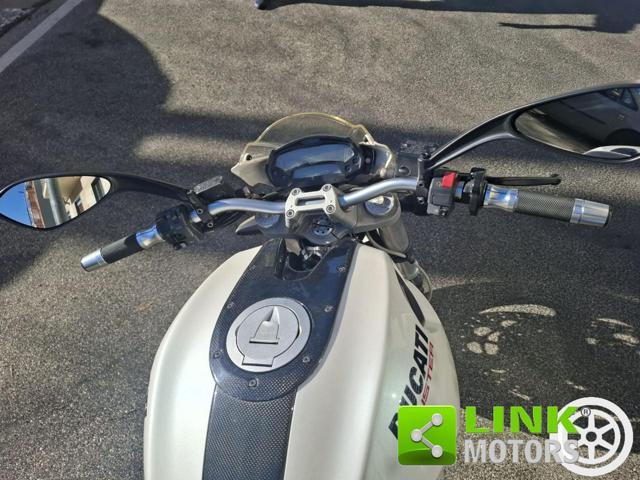 DUCATI Monster 696 MONSTER 696