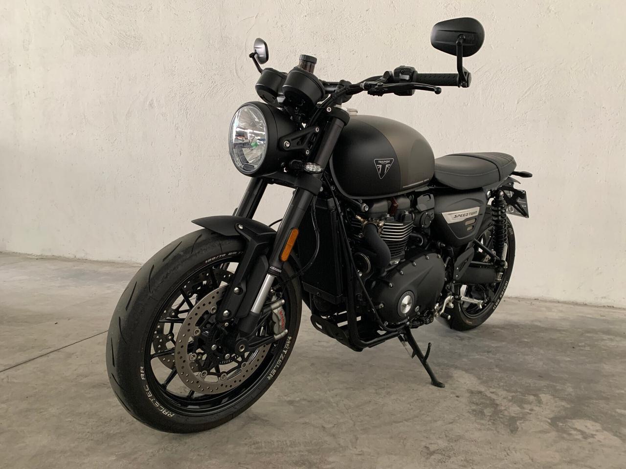 Triumph Speed Twin 1200 Matt Irostone BlackEdition