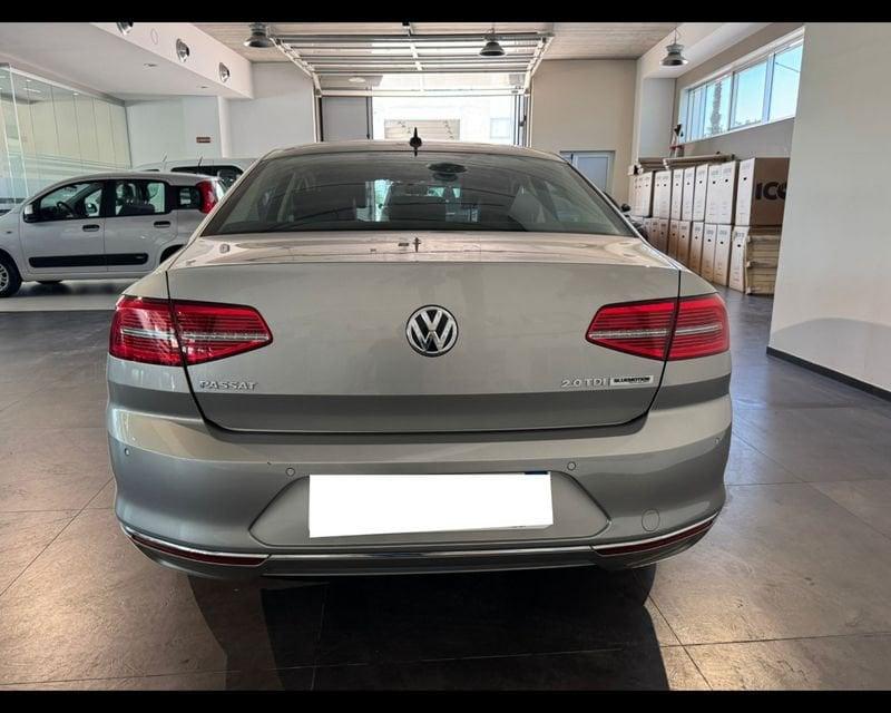 Volkswagen Passat 8ª serie 2.0 TDI DSG Highline BlueMotion Technology
