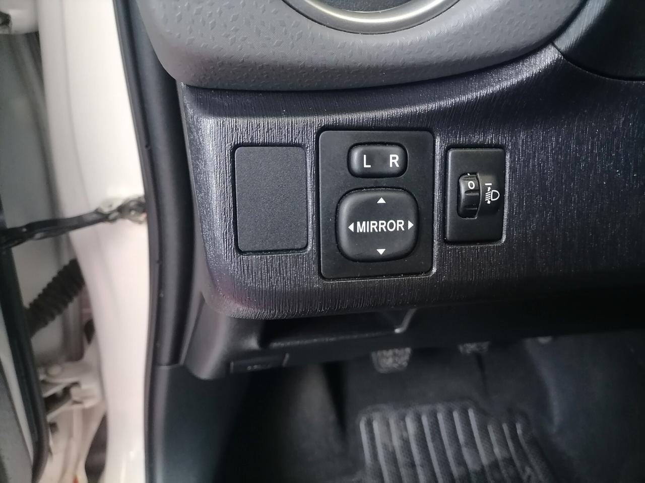 Toyota Yaris 1.0 5 porte Lounge Adatta per neopatentati
