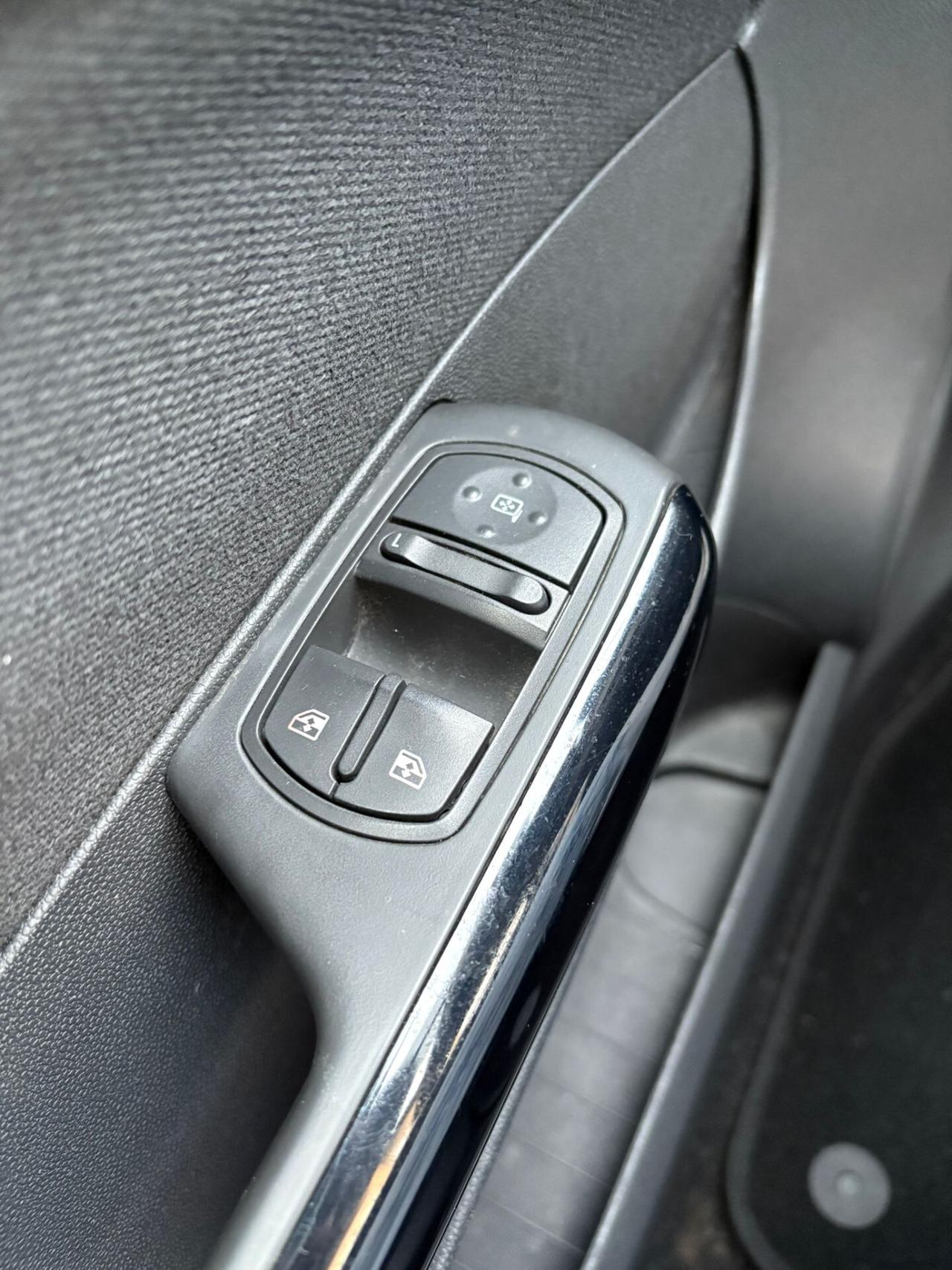 Opel Corsa 1.2 5 porte Cosmo - Ok Neopatentato