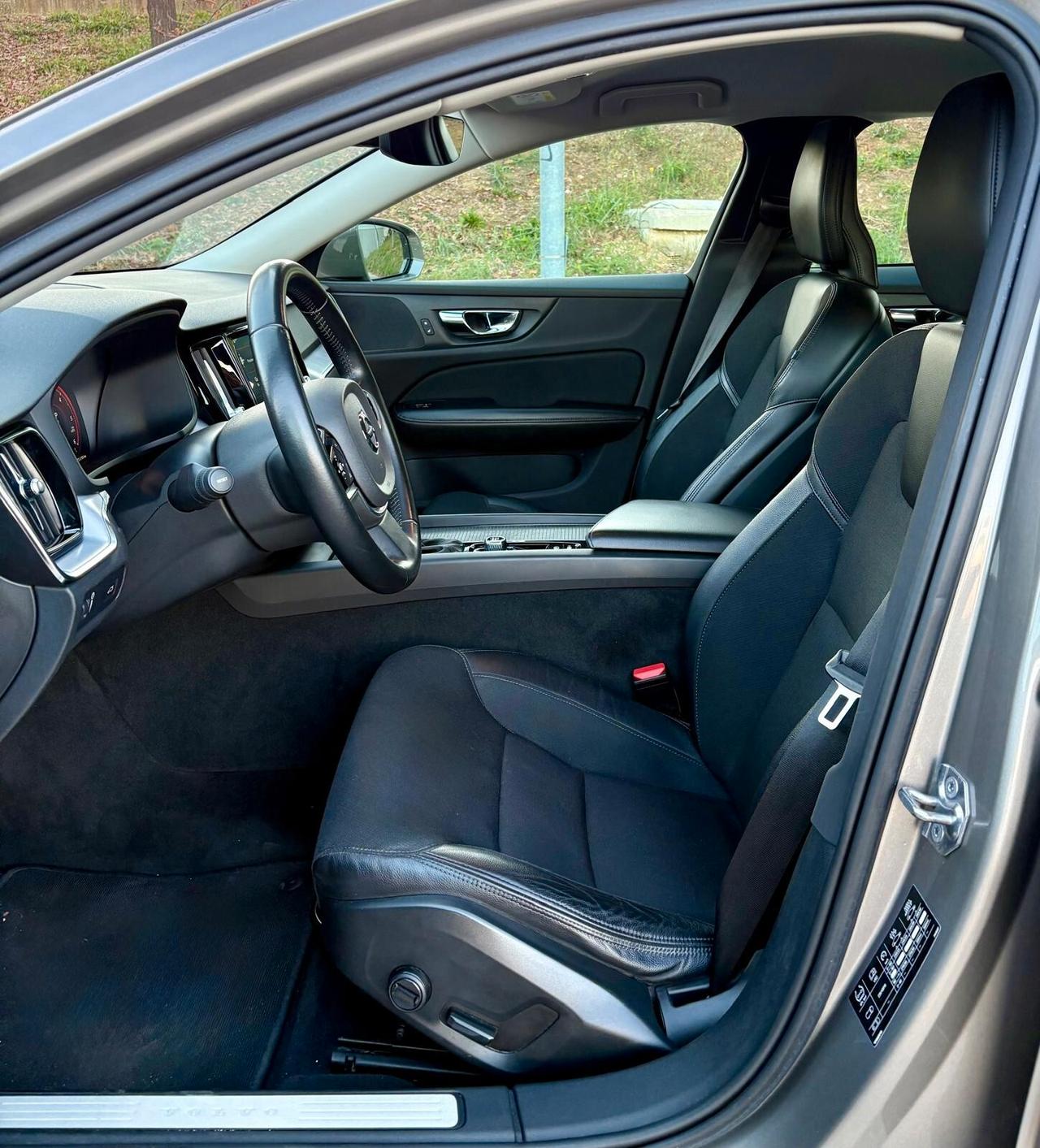 Volvo V60 Cross Country D4 AWD Geartronic Business Plus