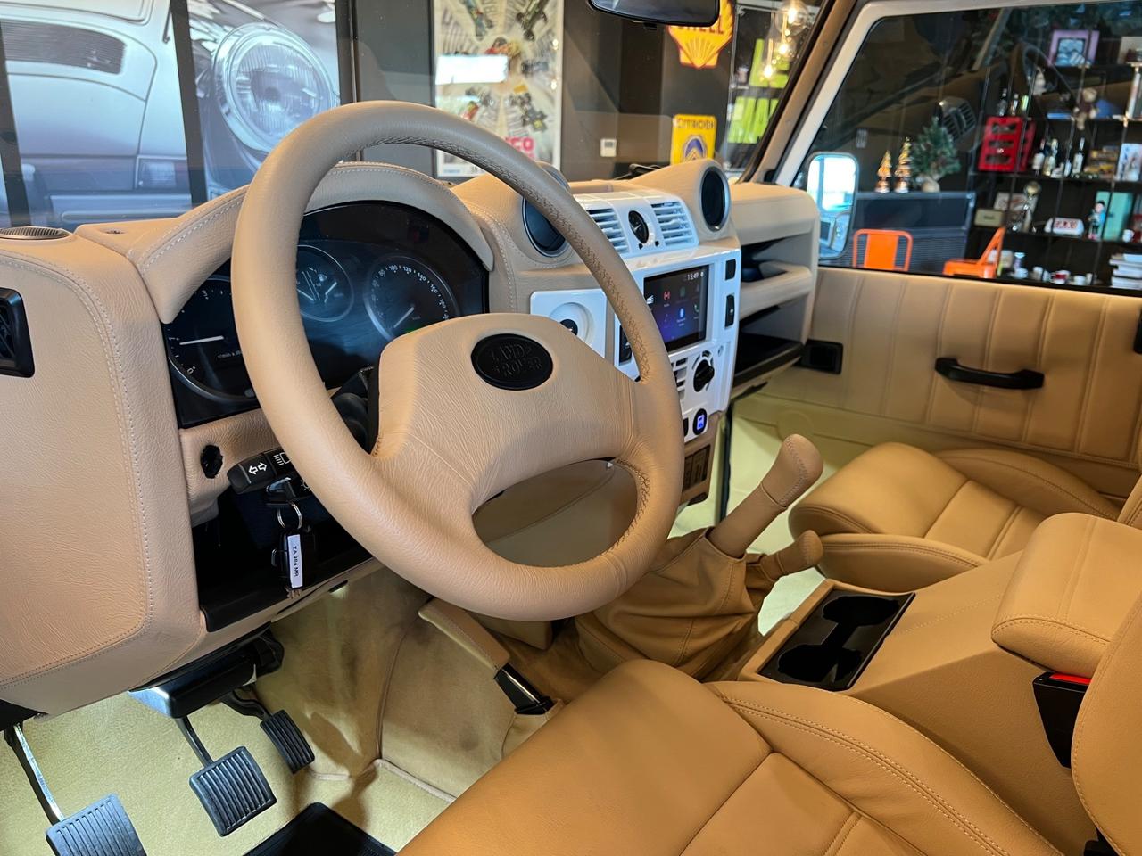 Land Rover Defender 110 2.4 TD4 High Capacity Pick Up E "The world's style"