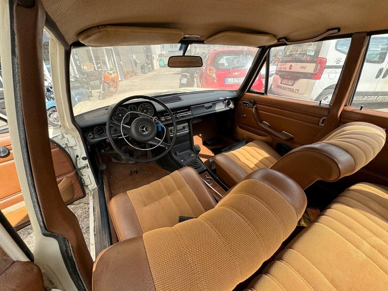 Mercedes-benz 200 Mercedes-Benz 200 D (W115) – Anno 1972