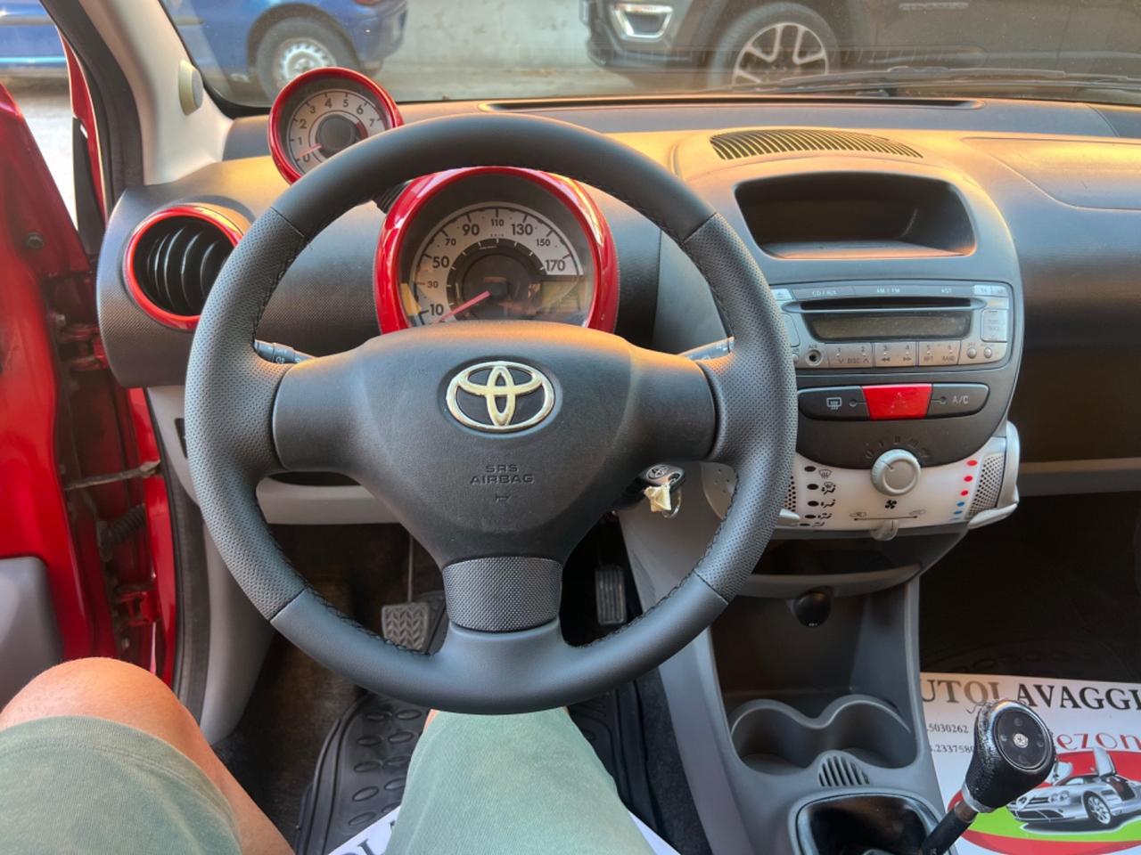 Toyota Aygo 1.0 12V VVT-i 5 porte Sol Connect Red Edition