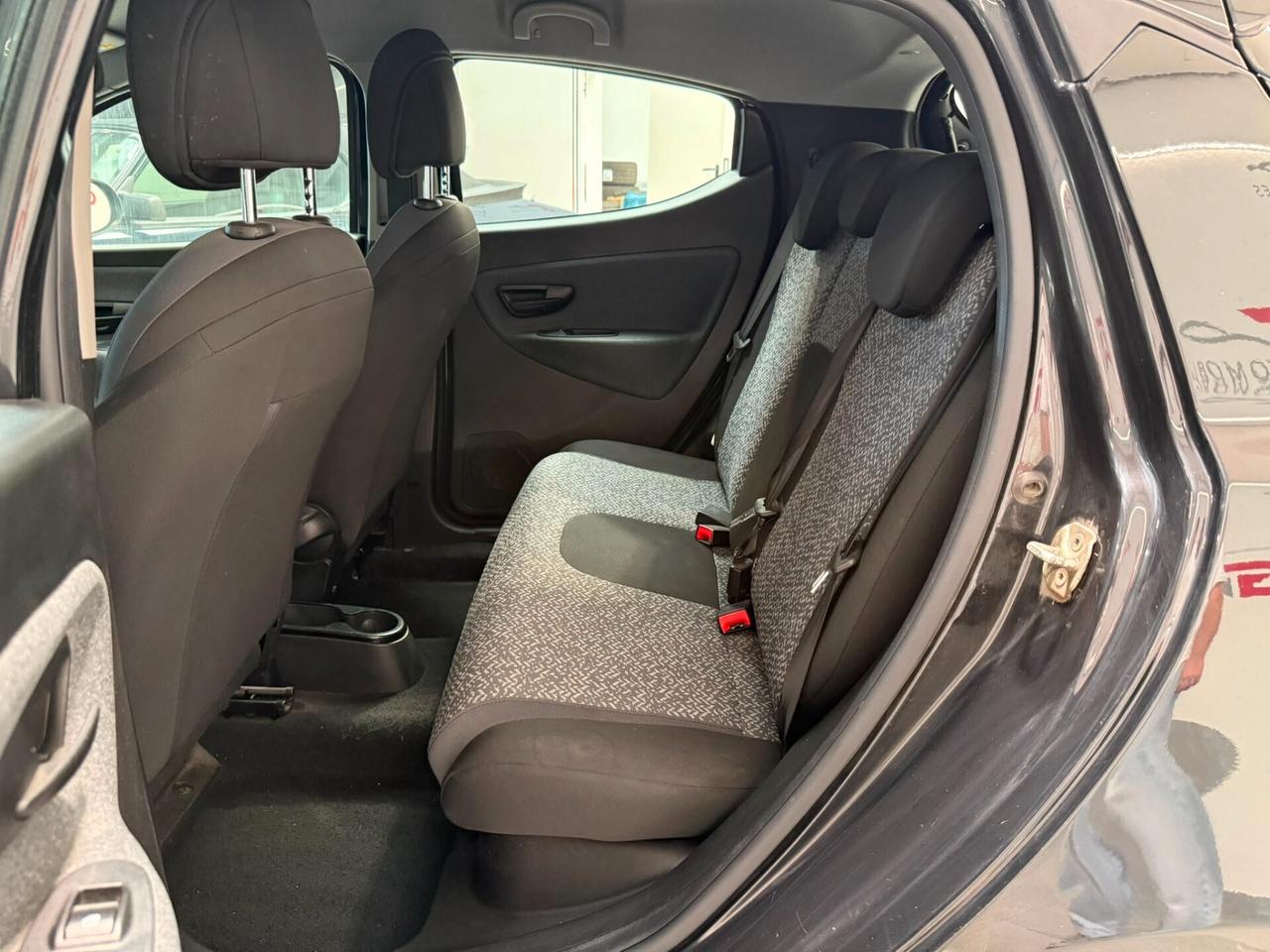 Lancia Ypsilon 1.0 FireFly 5 porte S&S Hybrid Silver