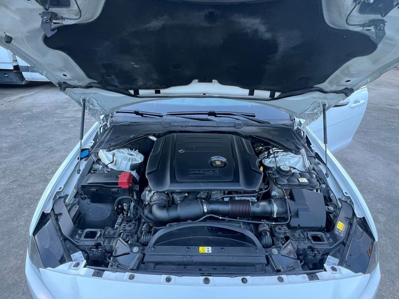 Jaguar XE 2.0 D 180 CV Portfolio