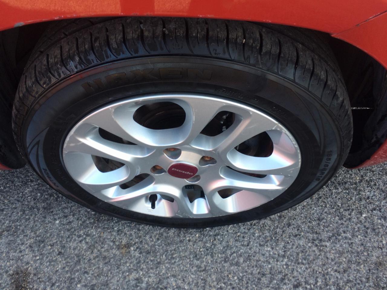 Fiat Panda 1.2 Emotion benzia tagliandata con garanzia e distribuzione eseguita a km 117000!