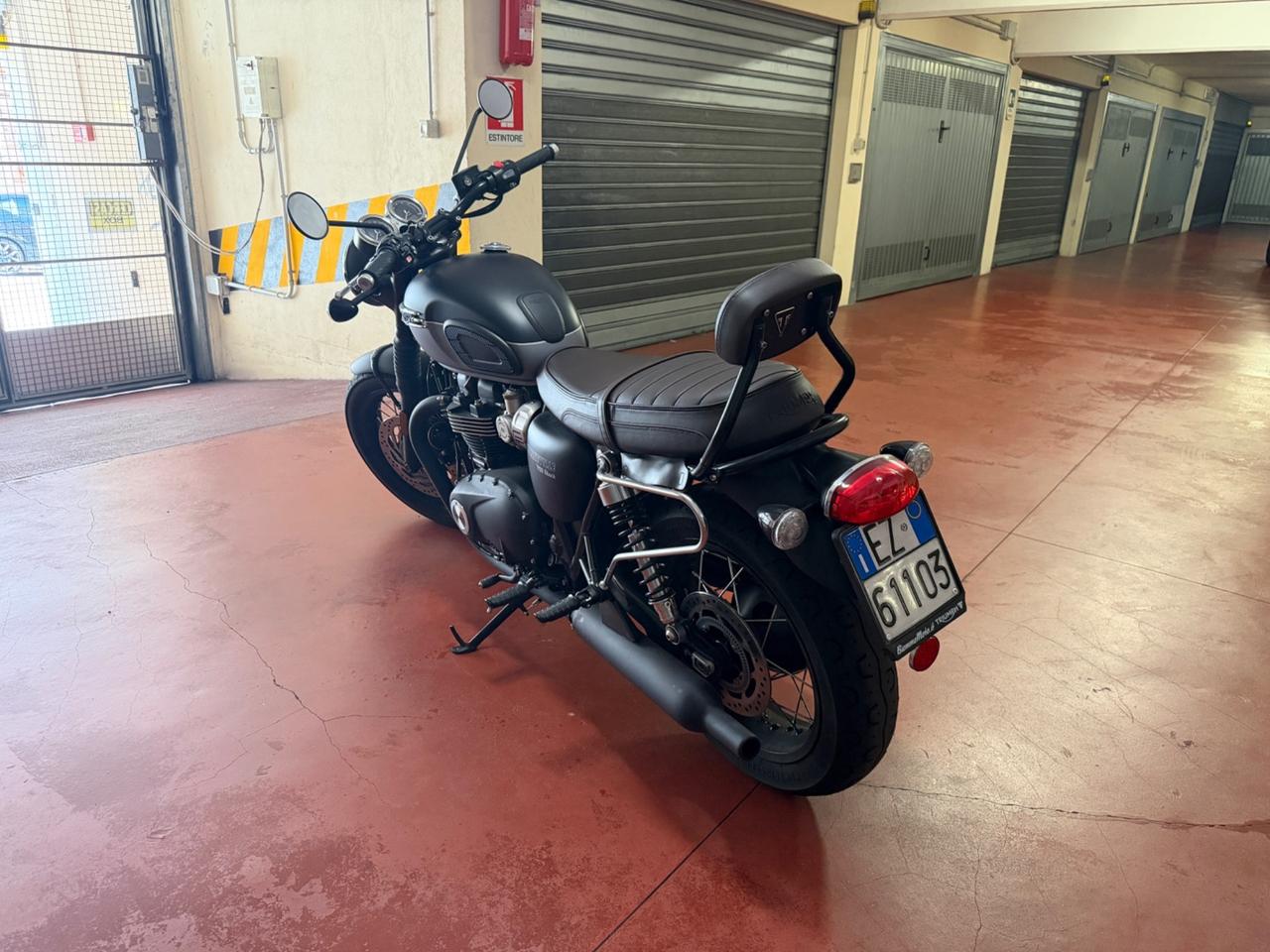 Triumph Bonneville T120 Black