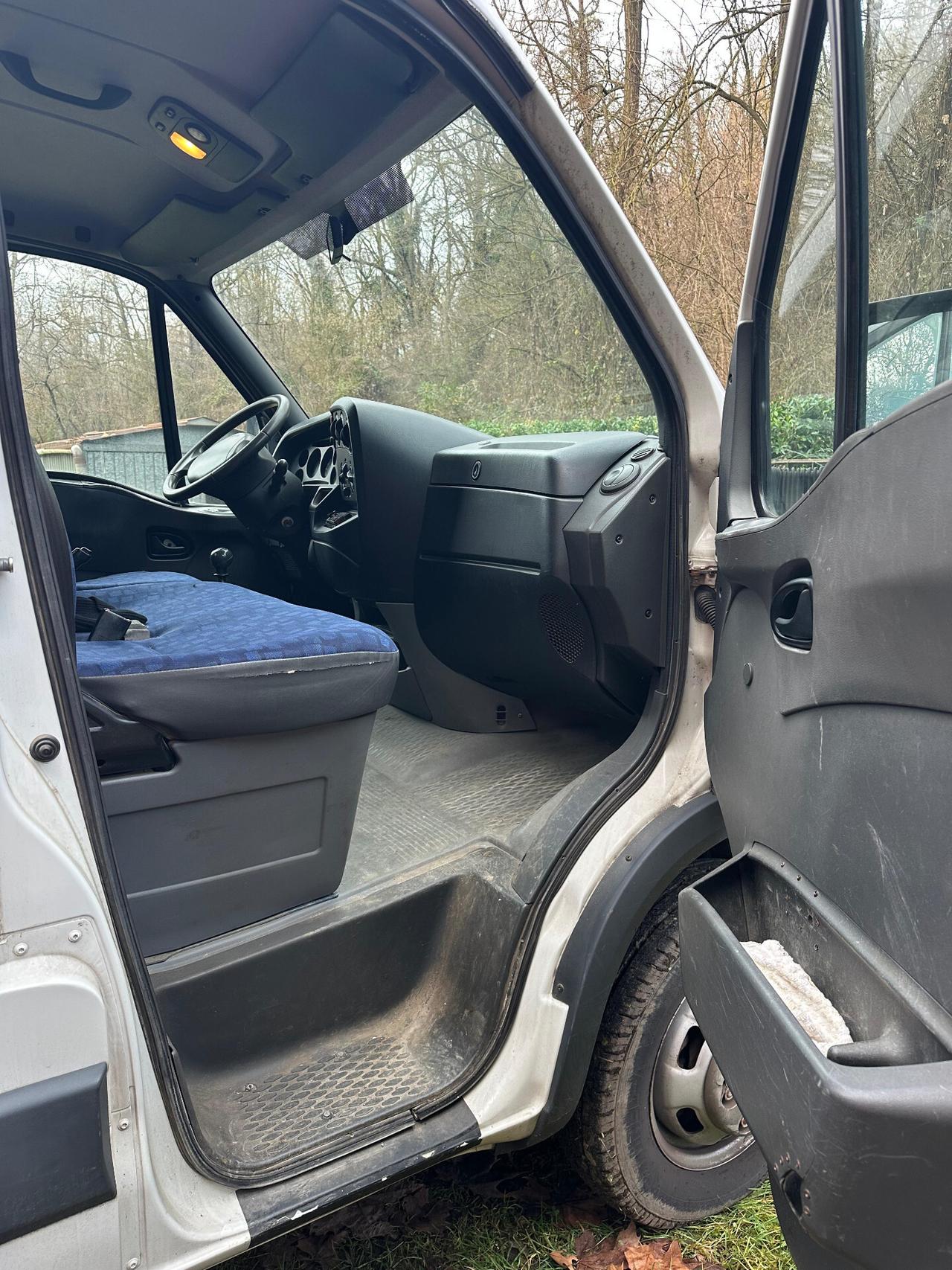 Iveco daily 35c13 furgone con ribaltabile trilaterale unico proprietario