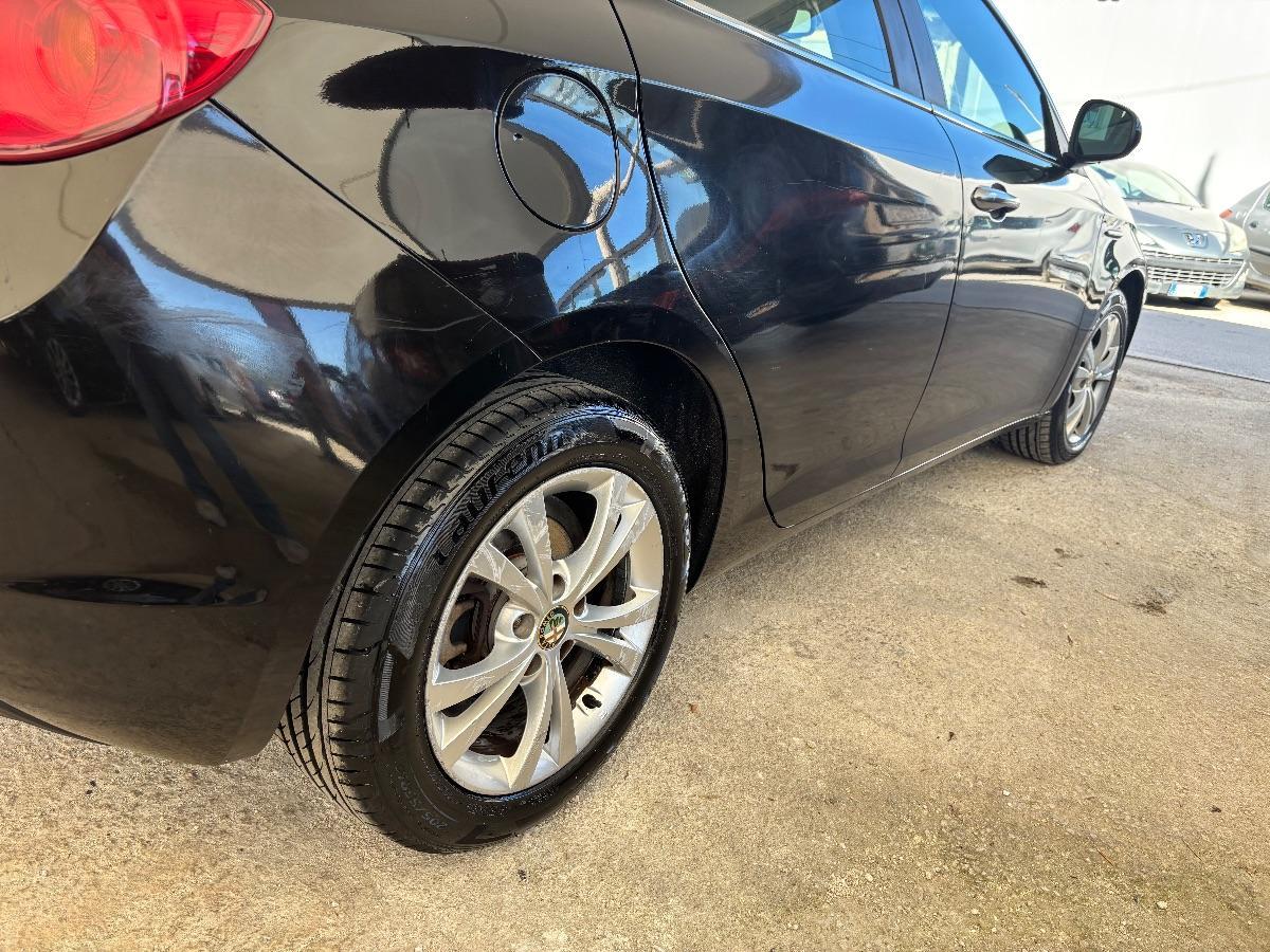 ALFA ROMEO - Giulietta - 1.6 JTDm-2 105 CV Distinctive