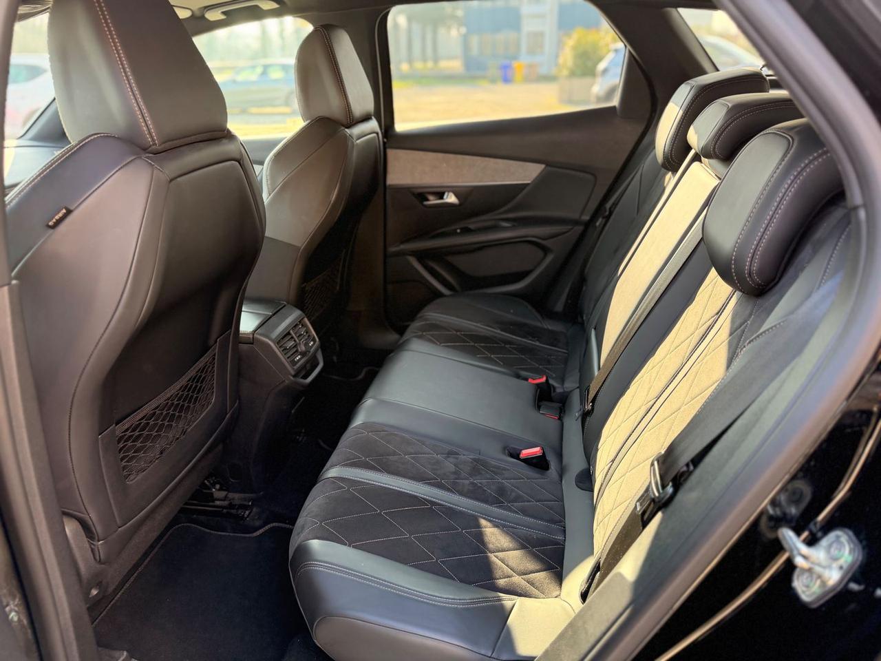 Peugeot 3008 GT 2.0 Blue HDI 180 GT B-COLOR #8587