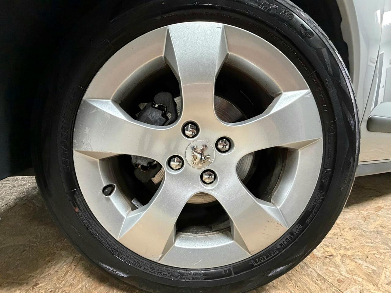 PEUGEOT 3008 1.6 HDi 115CV BUSINESS