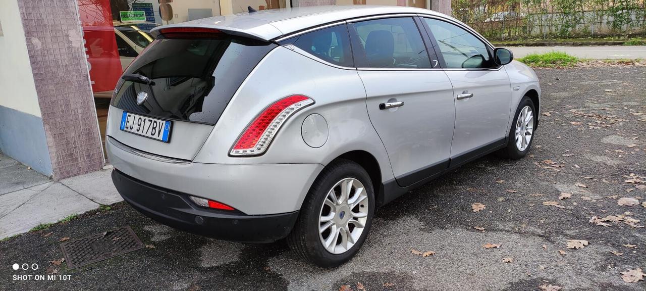 Lancia Delta 1.6 MJT DPF 105 CV Silver