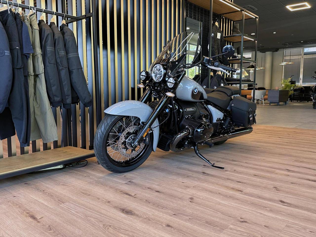 BMW R 18 Classic Blacked Out