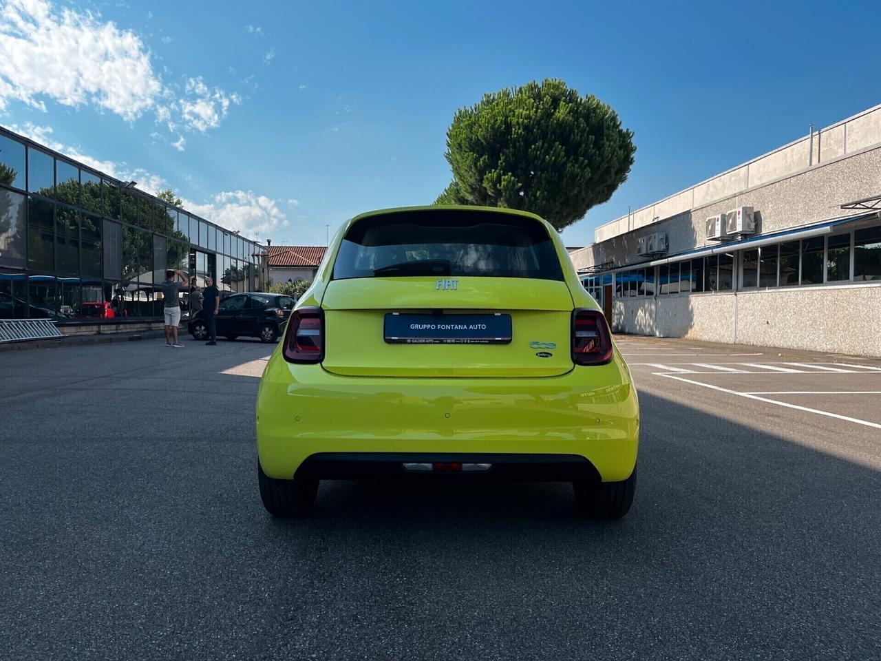 Fiat 500e Berlina 42 kWh La Prima