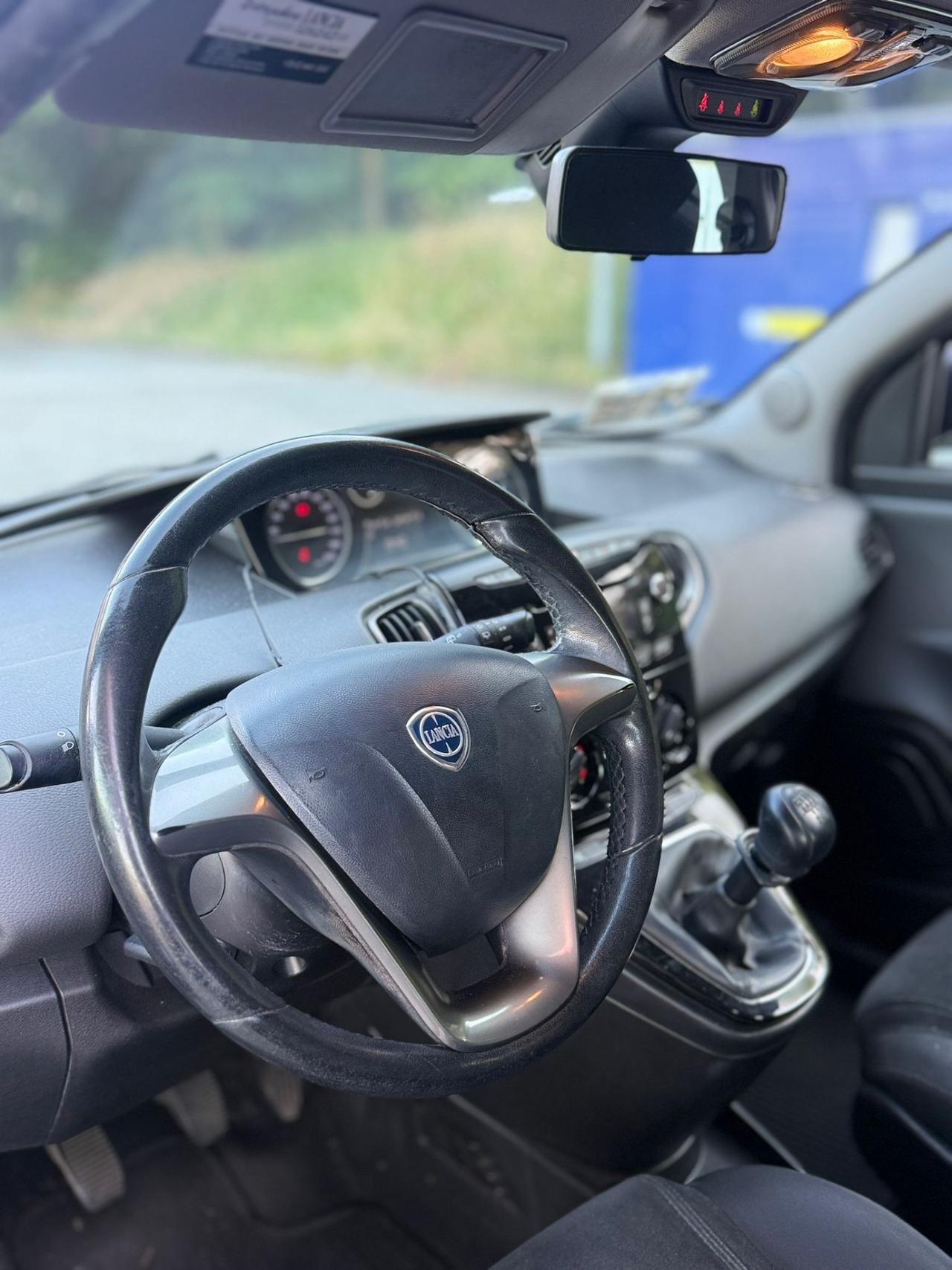 Lancia Ypsilon 1.2 69 CV 5 porte S&S Platinum