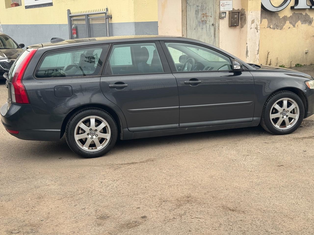 Volvo V50 D3 R-design