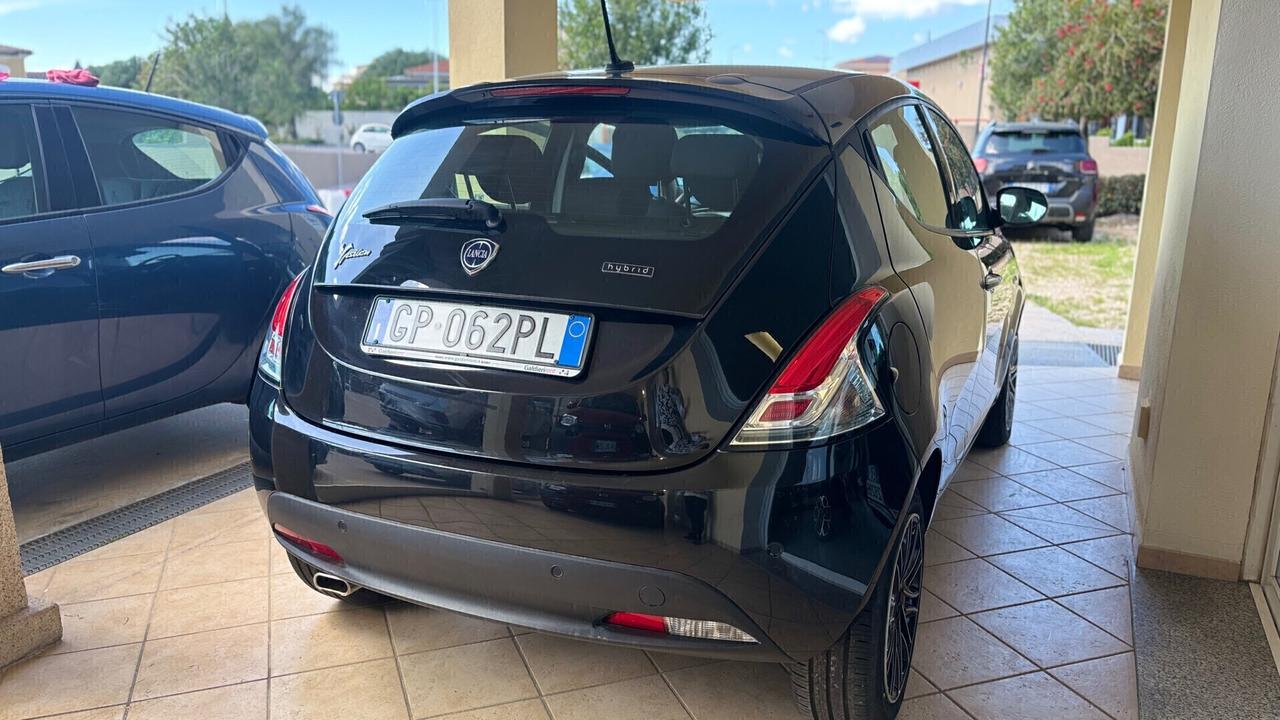 Lancia Ypsilon 1.0 FireFly 5 porte S&S Hybrid Gold