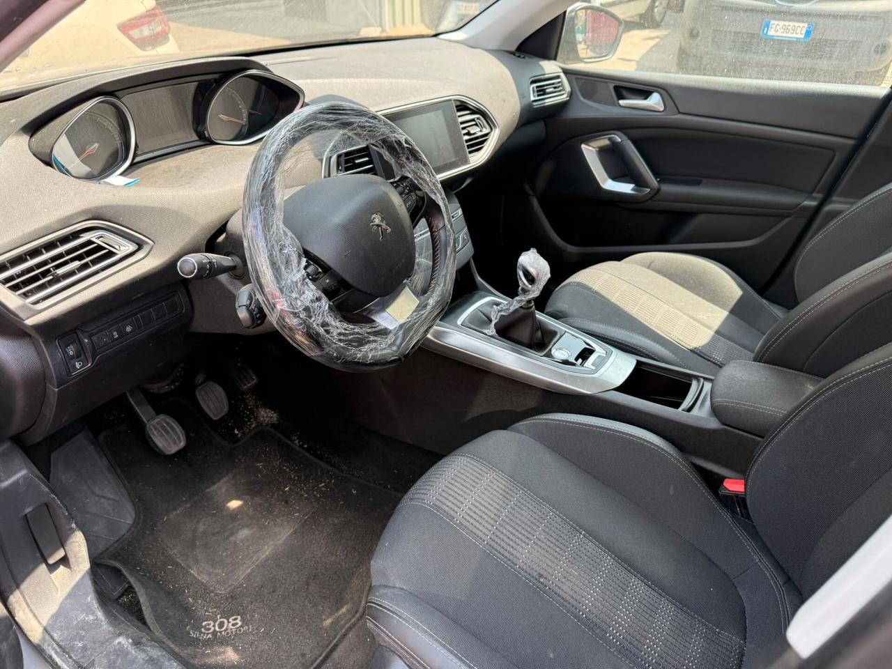 Peugeot 308 S.W. 1.5 Hdi Testata rotta