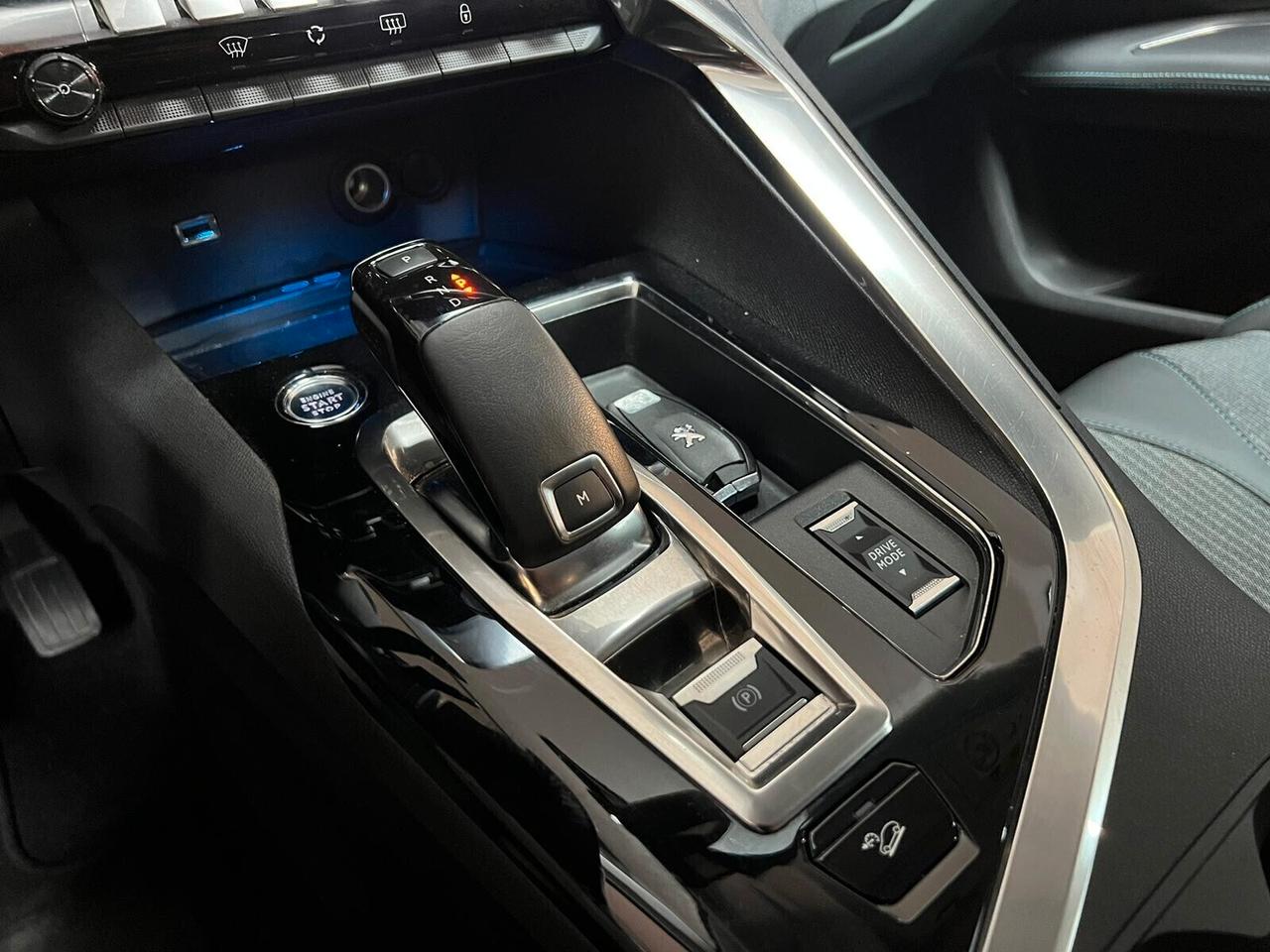 Peugeot 3008 1.5 bluehdi Allure Pack s (115)