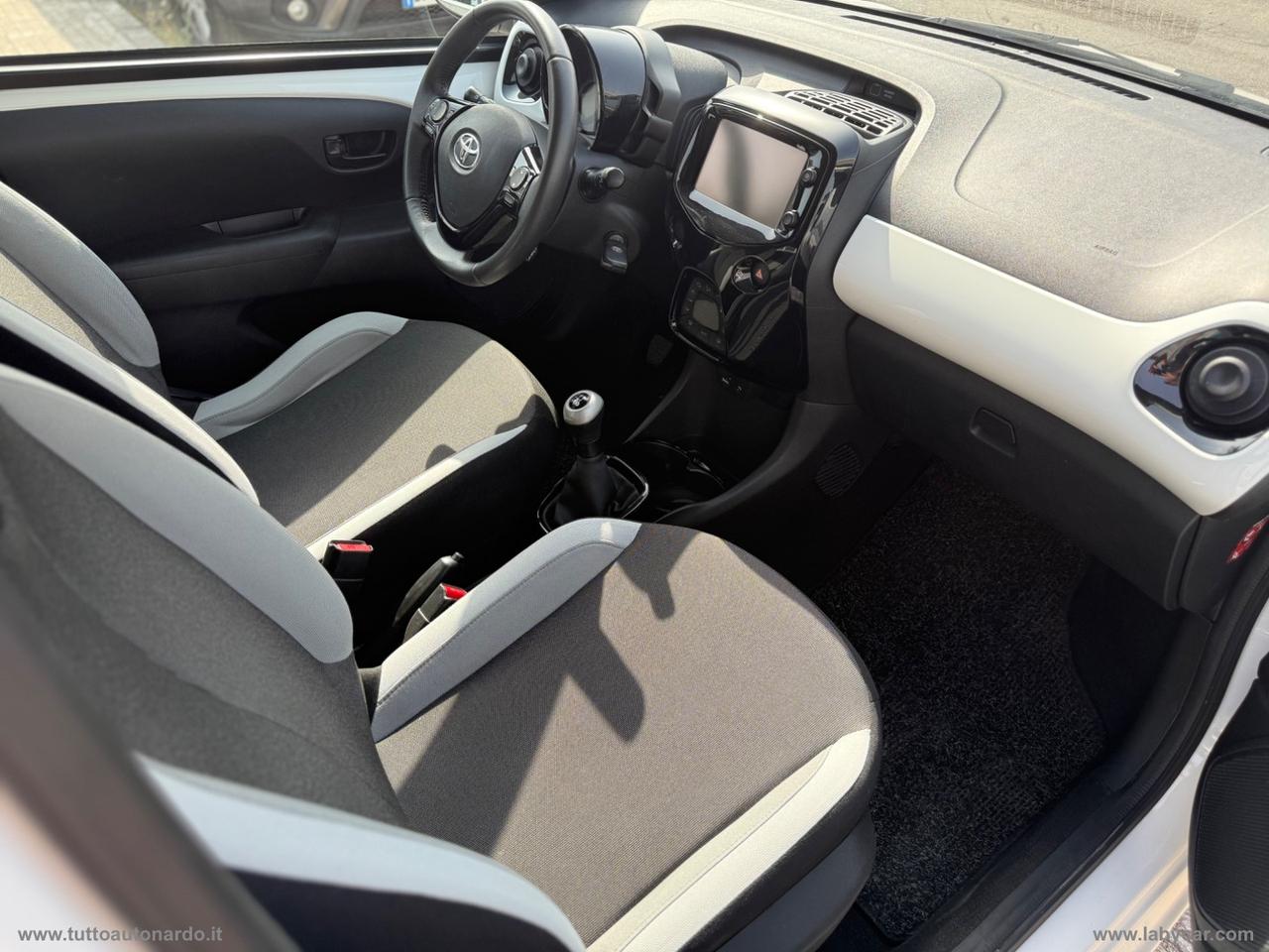 TOYOTA Aygo 1.0 VVT-i 69 CV 5p. x-wave