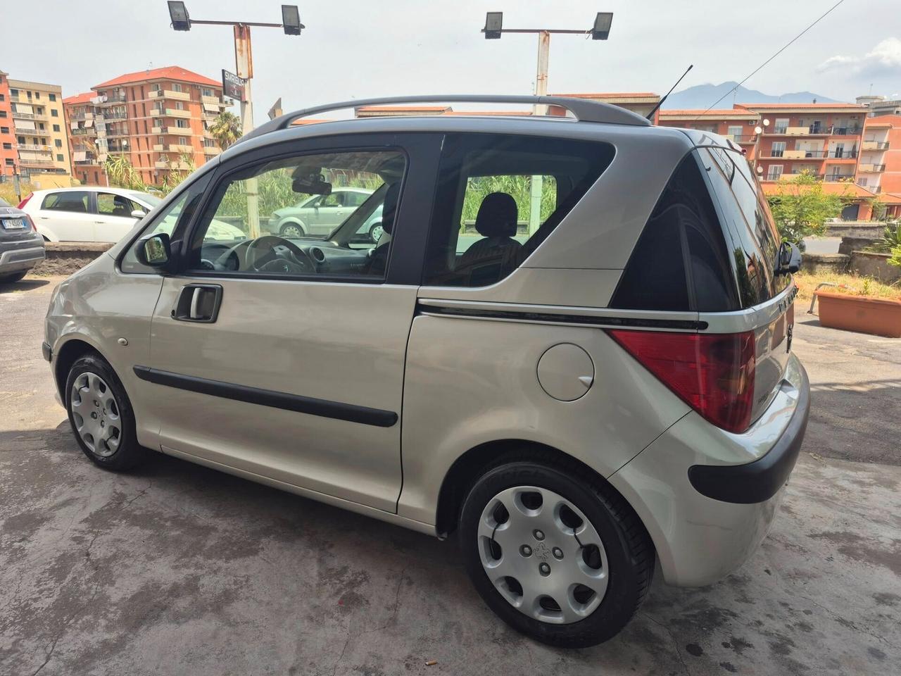 Peugeot 1007 1.4 HDi 68 CV OK NEOP.