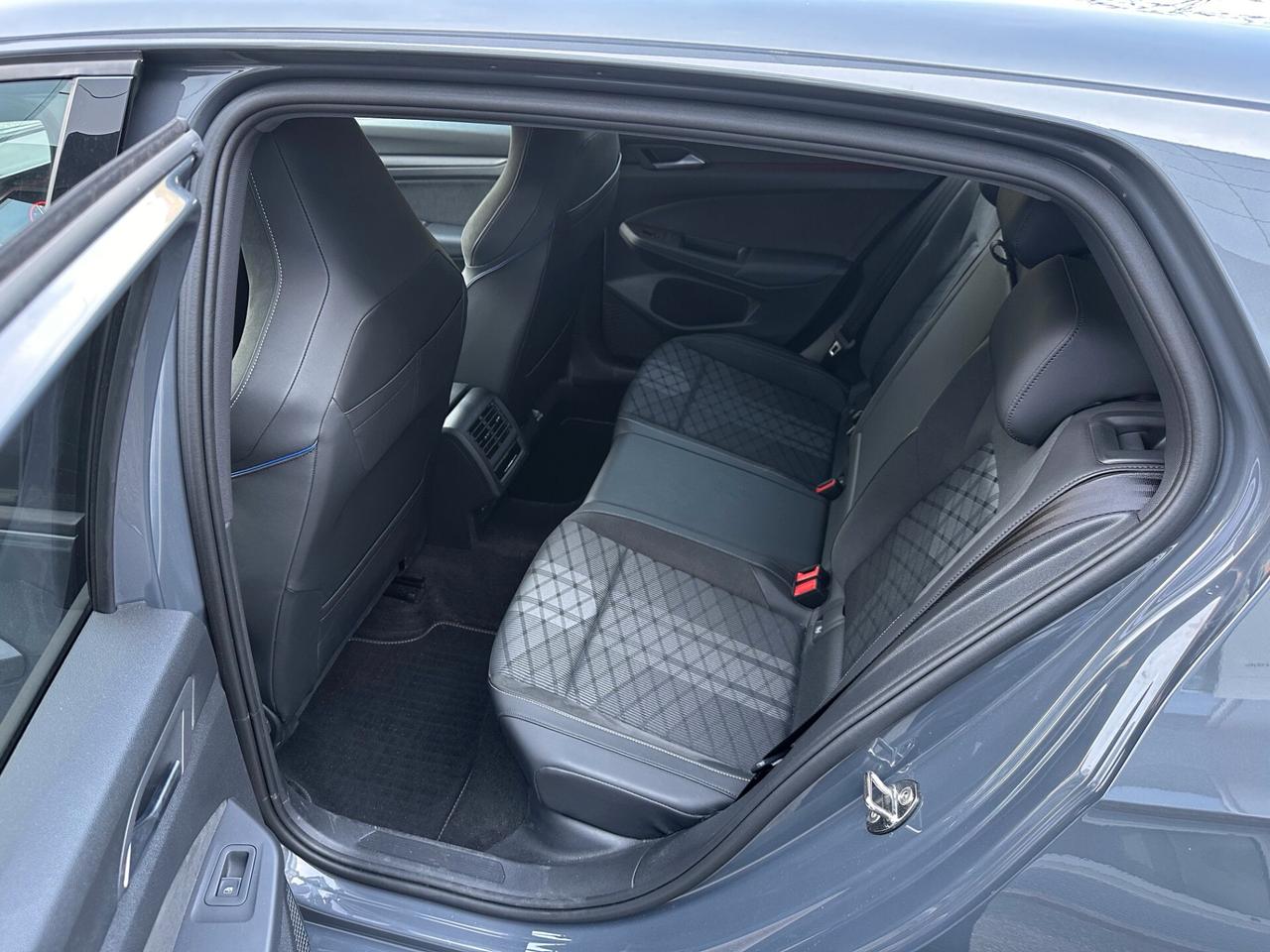 Volkswagen Golf 1.5 eTSI 150 CV ACT DSG R-Line Plus