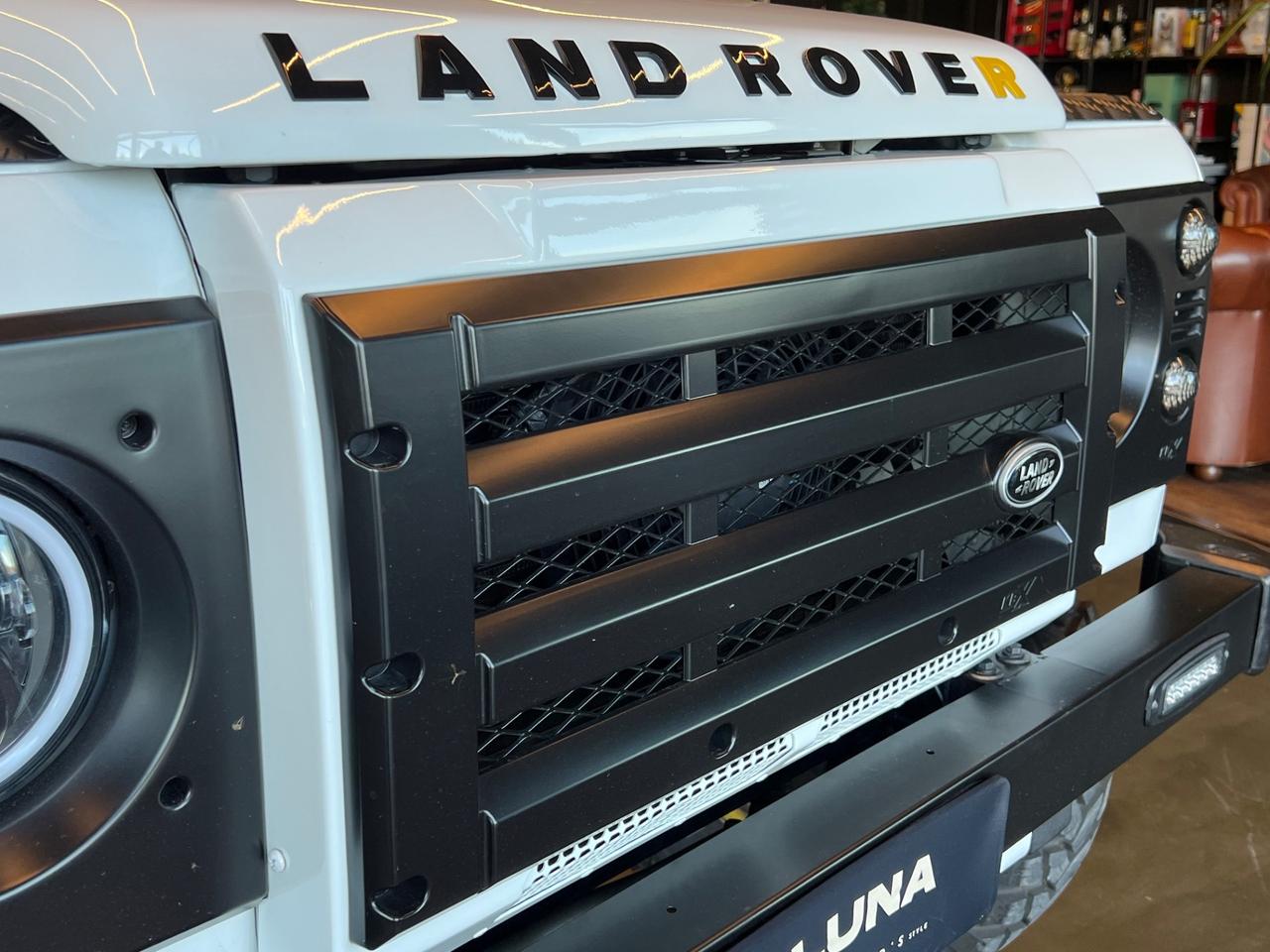 Land Rover Defender 110 2.4 TD4 High Capacity Pick Up E "The world's style"