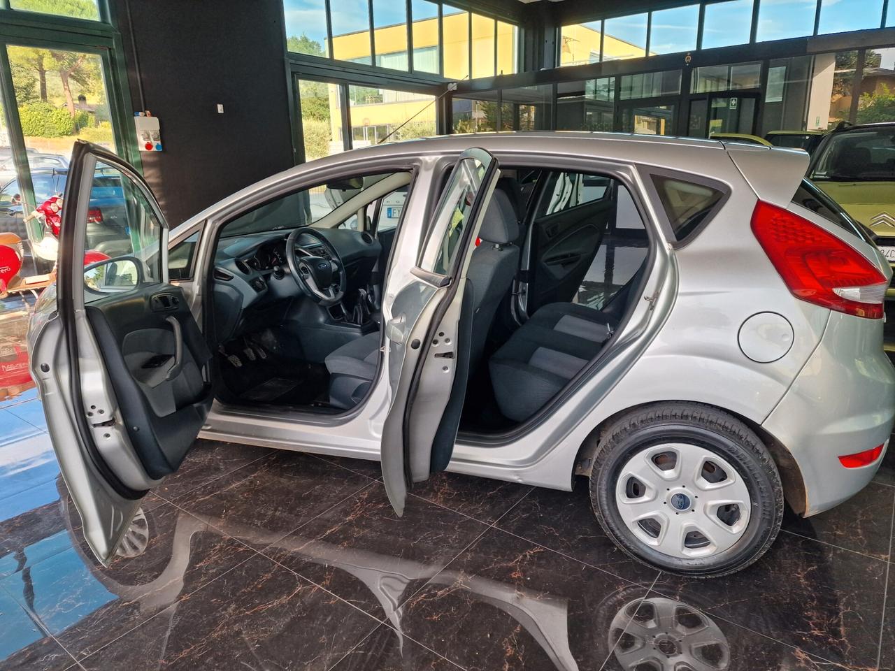 Ford Fiesta 1.4 TDCi 68CV 5 porte Titanium