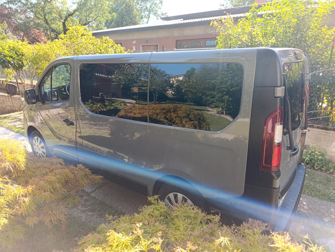 Opel Vivaro 9 posti #GM
