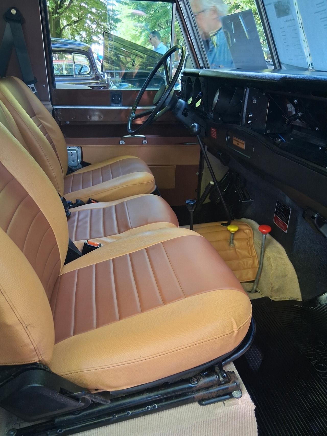 Land Rover Defender 88