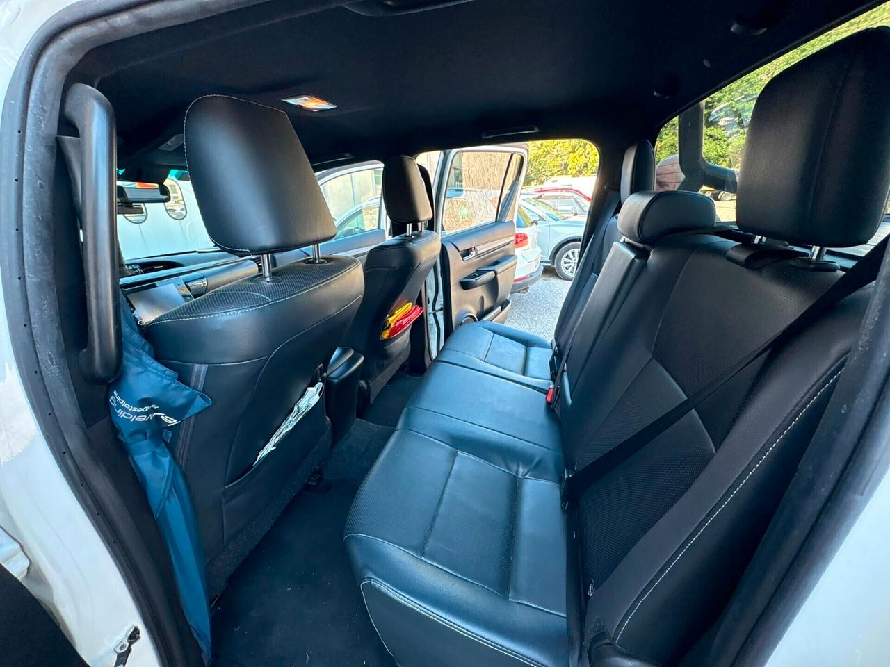 Toyota Hilux 2.4 D-4D A/T 4WD 4 porte Double Cab Invincible